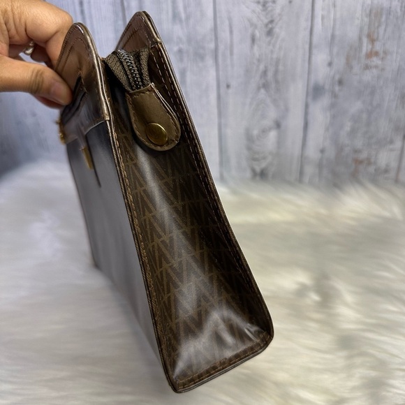 VALENTINO mario patent leather clutch bag - Picture 6 of 17